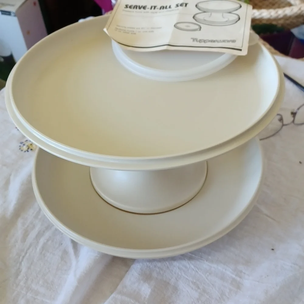 Vintage Tupperware Serve It All Pedastal Set